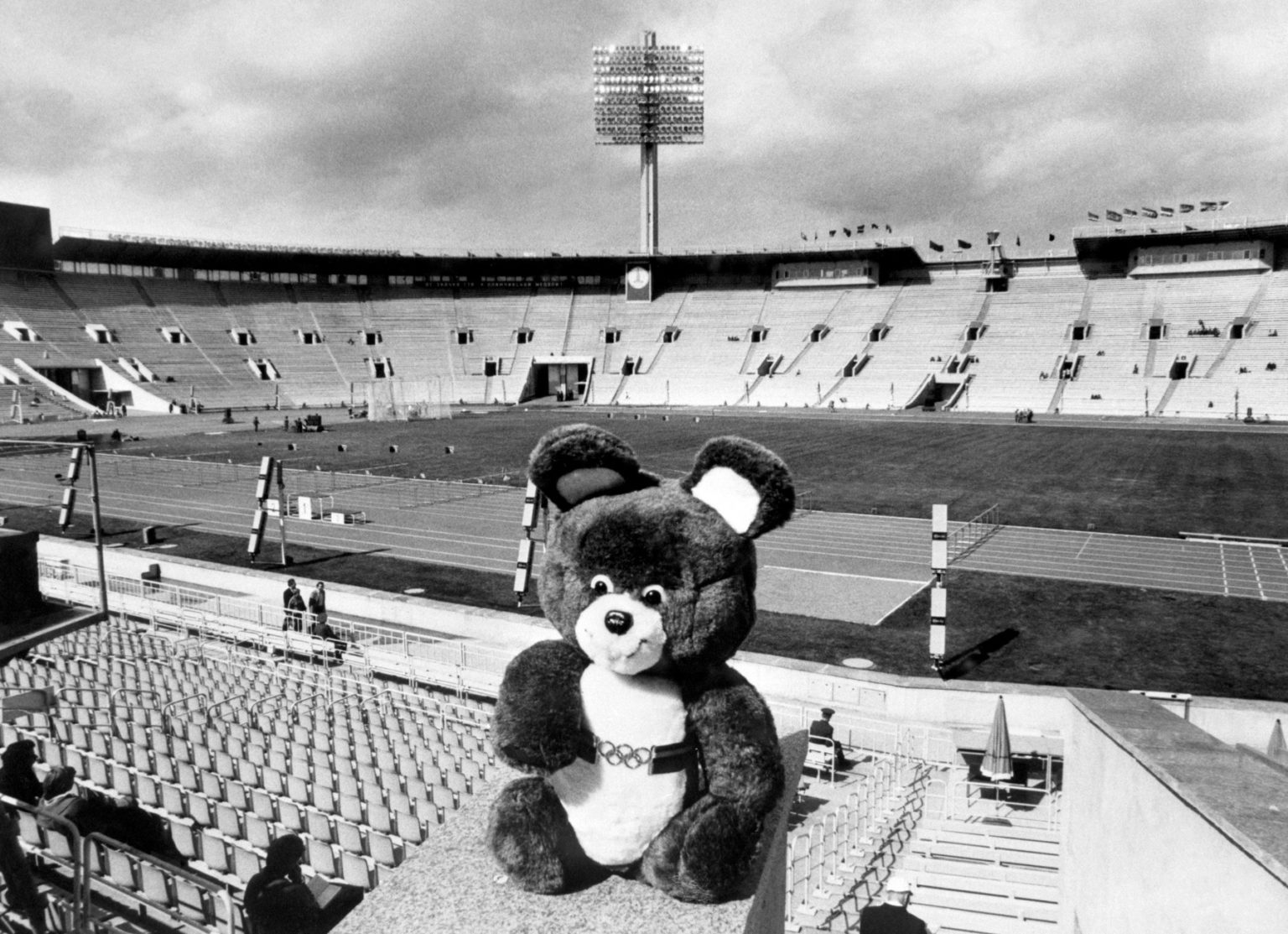 Medveď Míša, maskot olympijských hier v Moskve 1980 na Leninovom štadióne (dnes Lužniki). Foto: Profimedia