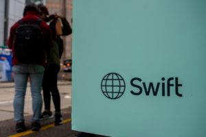 Rusko prežíva aj bez systému SWIFT. Západ môže stratiť výhodu