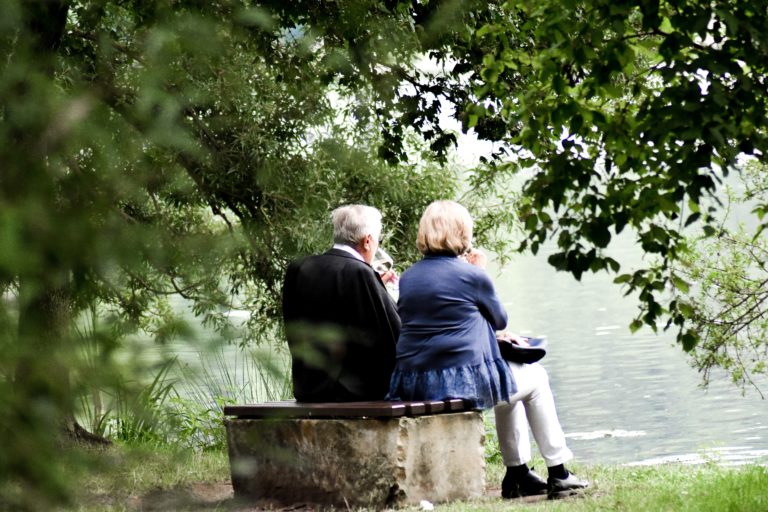 Ženy v seniorskom veku pijú viac ako muži