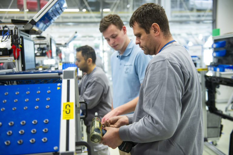 Volkswagen ruší vernostné bonusy. Desaťtisíc zamestnancov príde o odmeny