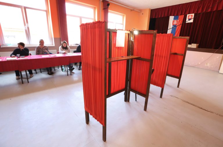 Doplňujúce voľby v Trenčianskom kraji môžu ovládnuť ženy. Pozrite sa, kto kandiduje