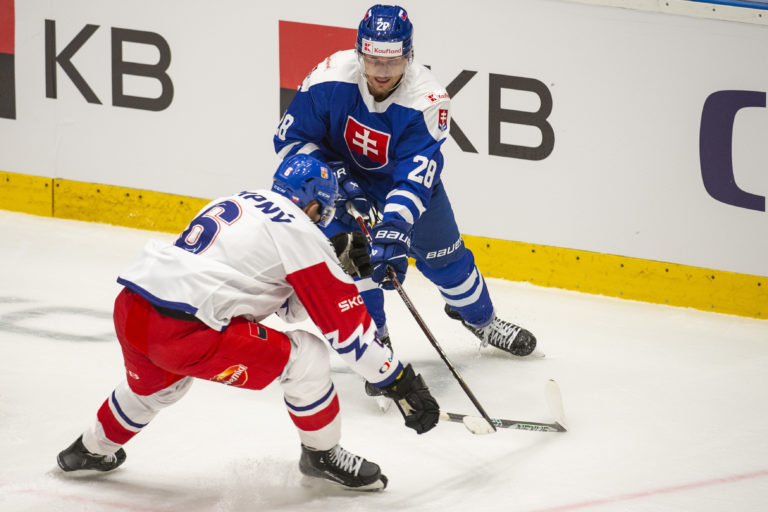 Richard Pánik (Slovensko) v prípravnom hokejovom zápase Česko - Slovensko. Foto: Jakub Kotian/TASR