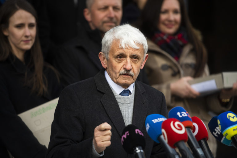 Ľudia si želajú nové tváre v politike, vraví člen Dzurindovho tímu. Jeho strana Modrí žiada o registráciu