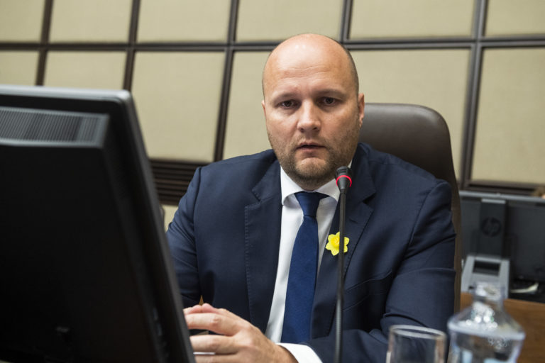 Na snímke dočasne poverený minister obrany SR Jaroslav Naď počas 148. schôdze vlády SR v Bratislave 19. apríla 2023. Foto: Jaroslav Novák/TASR