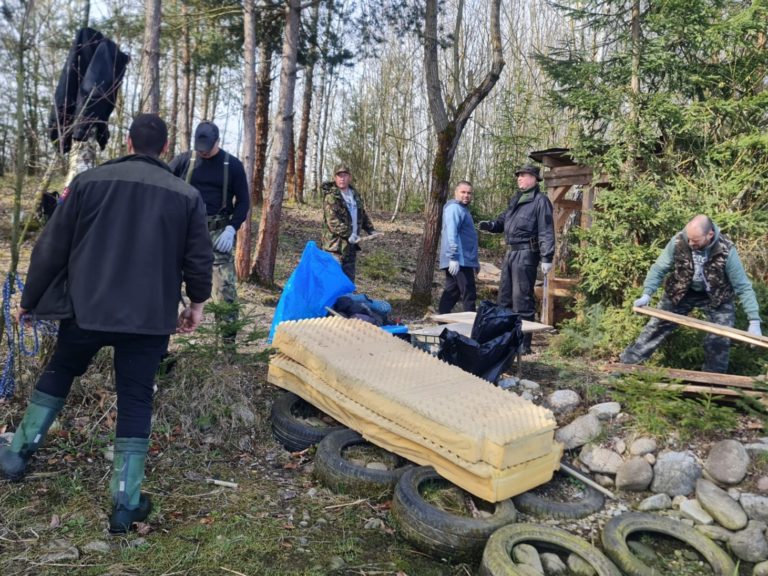 Celkovo sa vyzbieralo viac ako 70 vriec drobného odpadu. FOTO: Richard Baran ml.