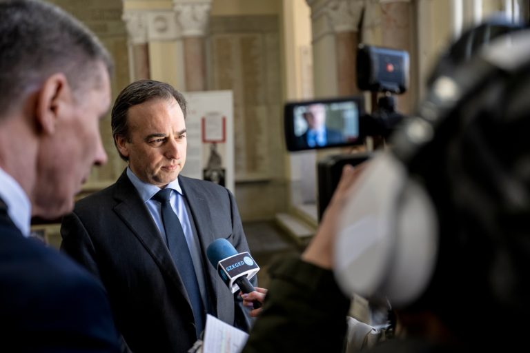 Veľvyslanec USA: Maďarsko tvrdohlavo udržiava spojenectvo s Ruskom