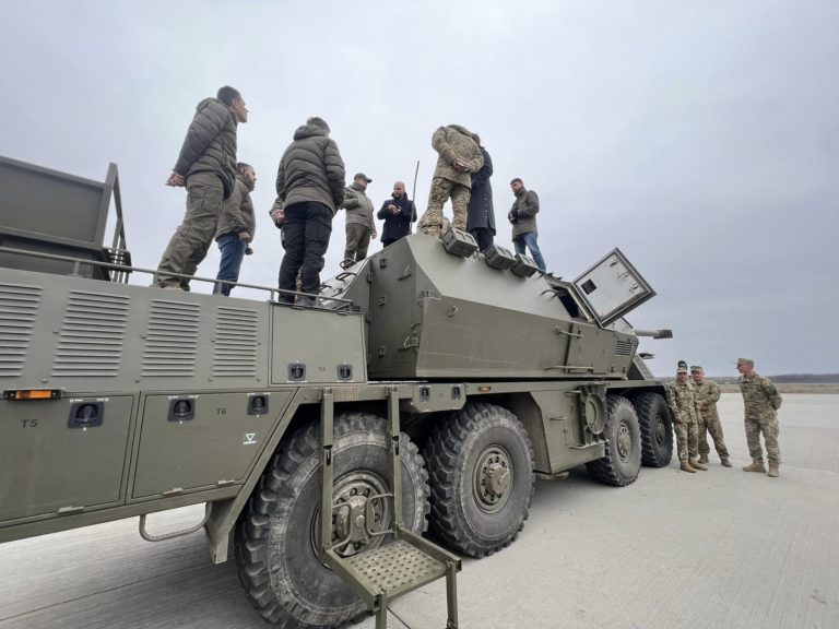 Polícia začala trestné stíhanie pre darovanie vojenského majetku Ukrajine