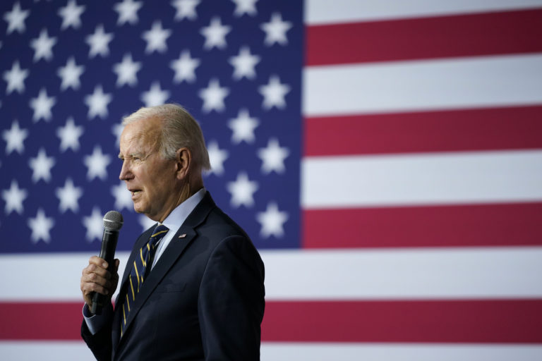 Na archívnej snímke z 19. apríla 2023 americký prezident Joe Biden reční v americkom meste Accokeek. Foto: TASR/AP