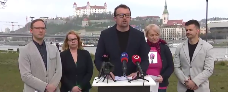 Registrované partnerstvá, legalizácia marihuany či vložky zadarmo. Aktivisti chcú referendum o kultúrno-etických otázkach