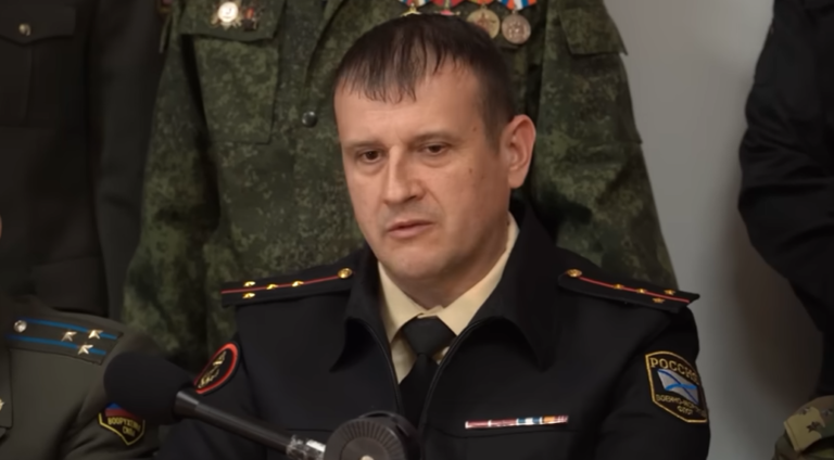 Ochraňuje pravoslávnu cirkev, chce zakročiť proti oligarchom aj prisťahovalcom. Námorný dôstojník chce kandidovať na ruského prezidenta