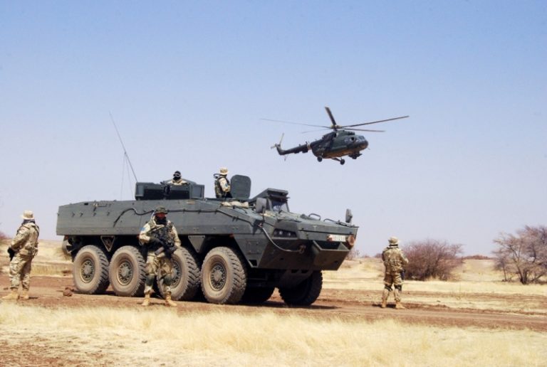 Morawiecki: Kyjev si od Poľska objednal 100 bojových vozidiel pechoty Rosomak