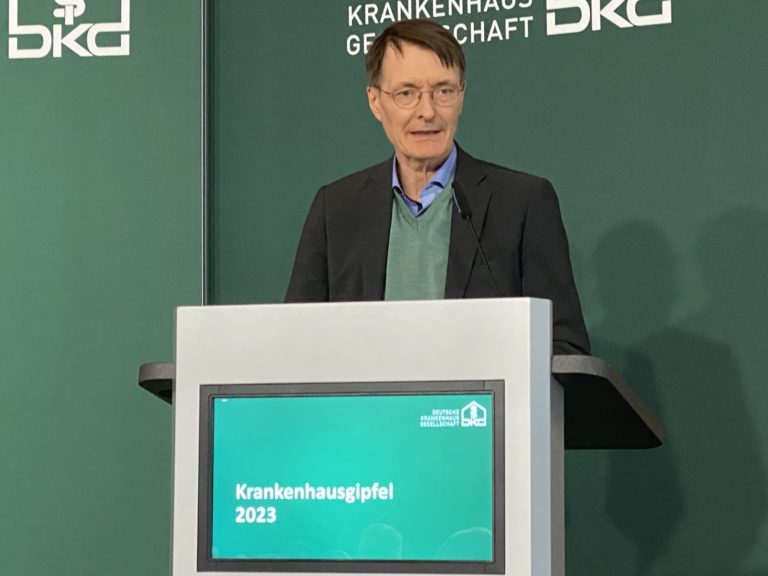 Stovky Nemcov žalujú výrobcov vakcín z poškodenia zdravia