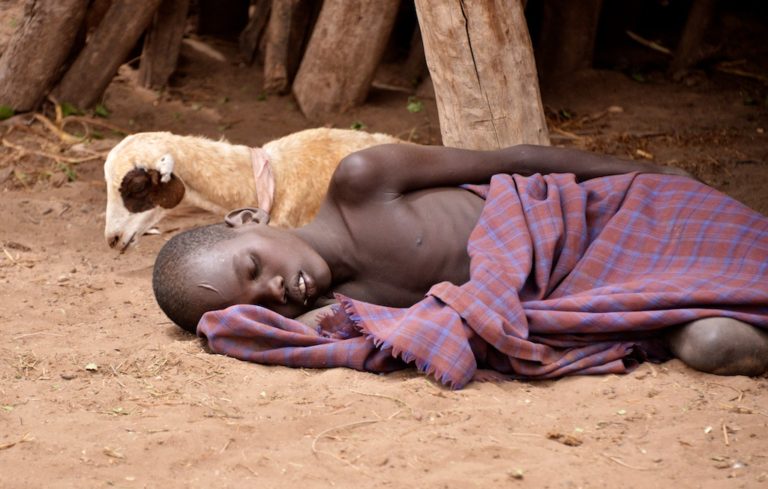 Malária sa v Afrike stala chorobou chudoby. Dá sa to zmeniť