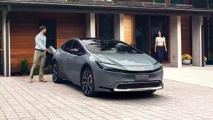 Toyota mení pravidlá hry. Vyvíja plug-in hybridy s elektrickým dojazdom viac ako 200 kilometrov