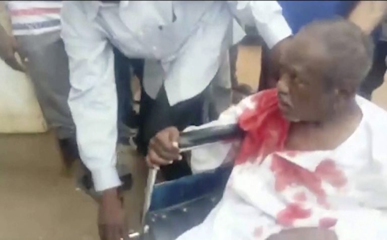 Počas ťažkých bojov v Sudáne zomrelo 185 civilistov. Súperiace sily súhlasili s 24-hodinovým prímerím