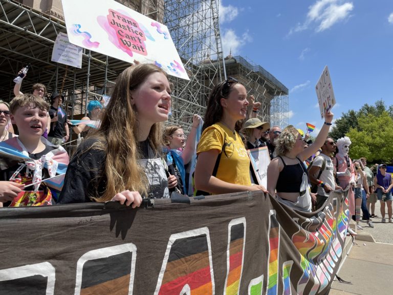 Aktivisti za právo žien na potrat demonštrovali pred Najvyšším súdom USA