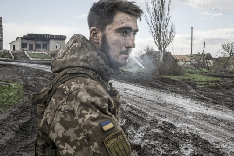 Reportáž z Bachmutu, kde Ukrajinci bránia posledné ruiny domov