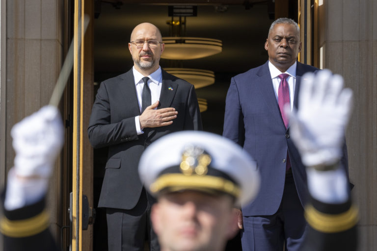 Ukrajinský premiér rokoval s ministrom obrany USA o vojenskej pomoci pre Ukrajinu