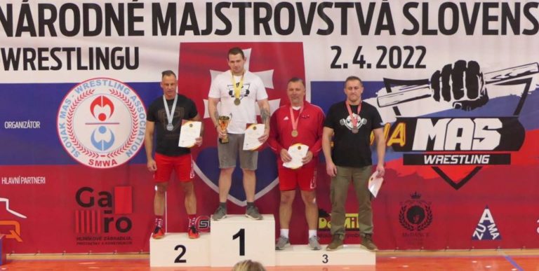 Bánovskí siláci v mas wrestlingu bronzoví