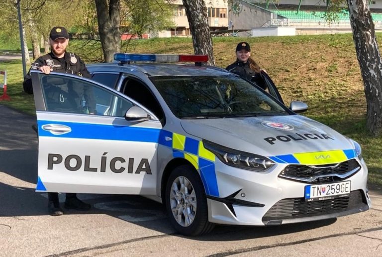 Už aj na našich cestách stretnete policajtov v nových autách. Páčia sa vám?