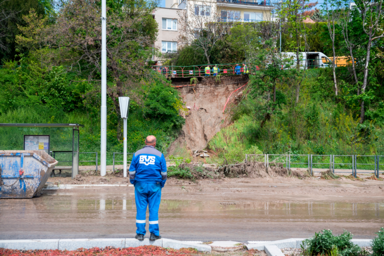 V súvislosti s odstraňovaním havárie potrubia v Bratislave vyhlásili mimoriadnu situáciu