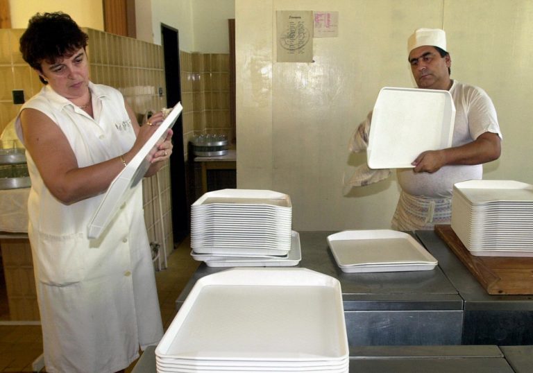 Od septembra sa majú zaviesť dotácie na obedy aj pre jedenásťtisíc žiakov osemročných gymnázií, navrhuje Sme rodina