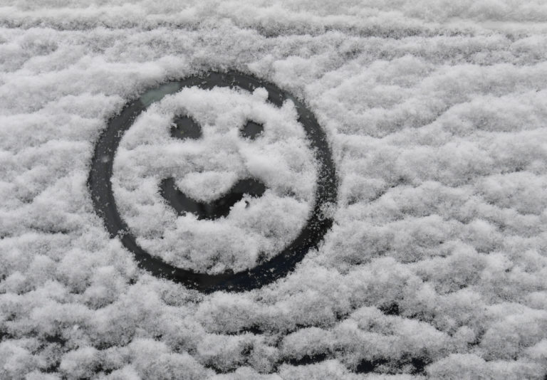 Máme studené veľkonočné dni so snežením, na juhozápade s mrholením a dažďom