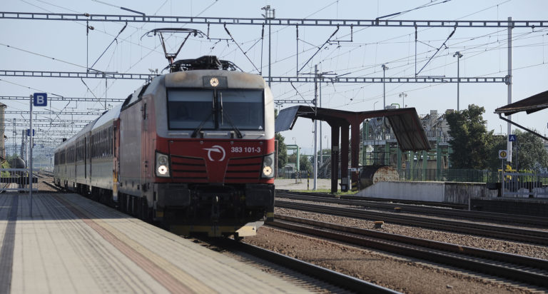 Cestujúcich na trati Bratislava – Komárno čakajú výluky. Pozor na zmeny cestovného poriadku
