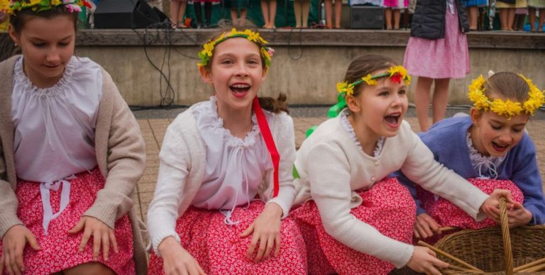 Stará Turá privítala jar folklórom