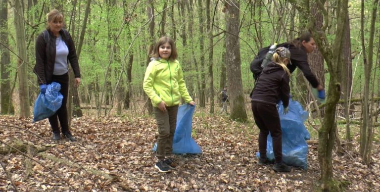 Skačanci odľahčili prírodu od odpadkov