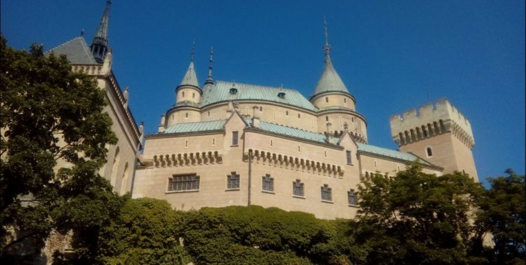 Zakryje výstavba výhľad na zámok?