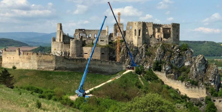 Začala rekonštrukcia západného paláca