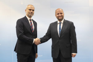 Podporuje ministerstvo obrany domáci priemysel? Pri útočných puškách iba rečami