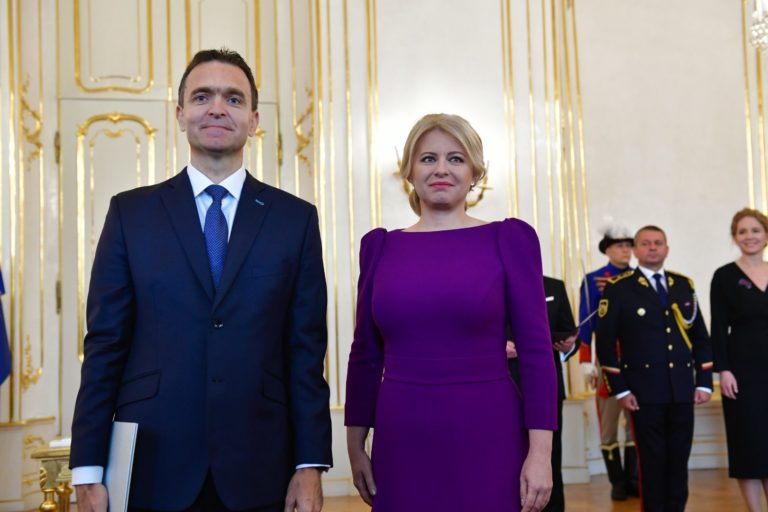 Prezidentka Čaputová vymenovala úradnícku vládu. Ódor už prevzal Hegerovu stoličku