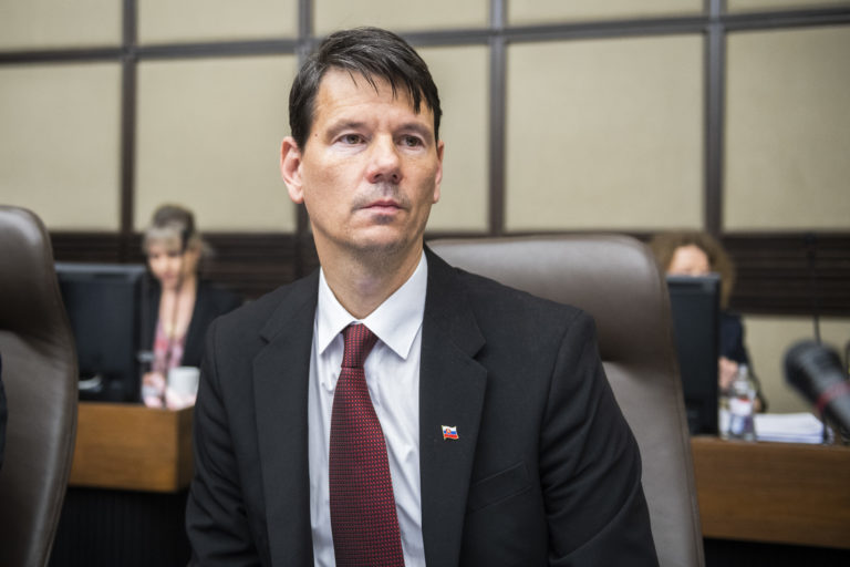 Palkovič chce od Dozornej rady Všeobecnej zdravotnej poisťovne opatrenia na zastavenie rastu dlhu