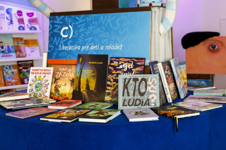 Výnimky z 10 percent DPH na knihy, brožúry či tlačoviny by sa mohli zrušiť