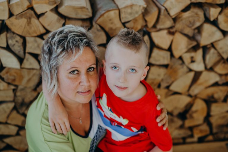 Alex so svojou maminkou, ktorá mu je veľkou oporou. FOTO: Pavol Konštiak