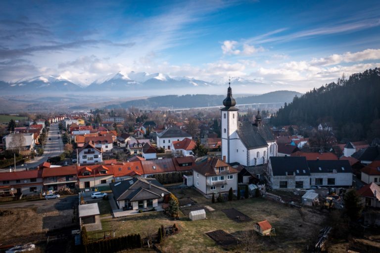 Kultúrnou pamiatkou roka kostol sv. Jána Krstiteľa