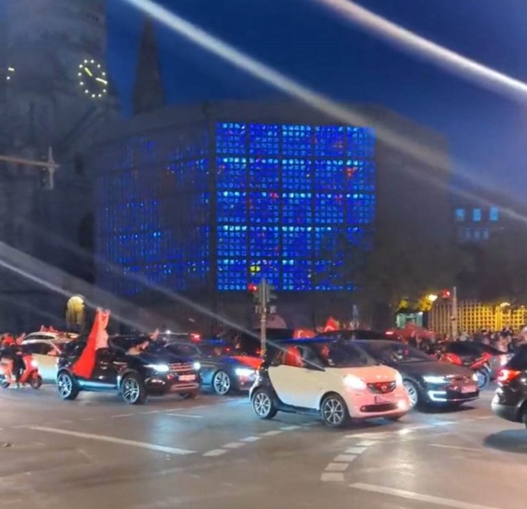 V nemeckých mestách oslavovali Erdoganovo víťazstvo vo voľbách stovky ľudí