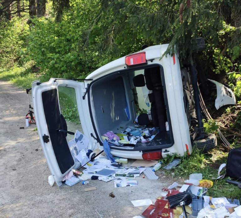 Tragická dopravná nehoda: Vodič neprežil náraz do stromu