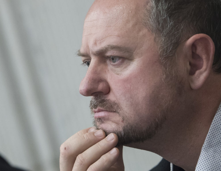 Simon: My sme neprestreli červený koberec Ficovi. Za súčasný chaos je zodpovedný Heger