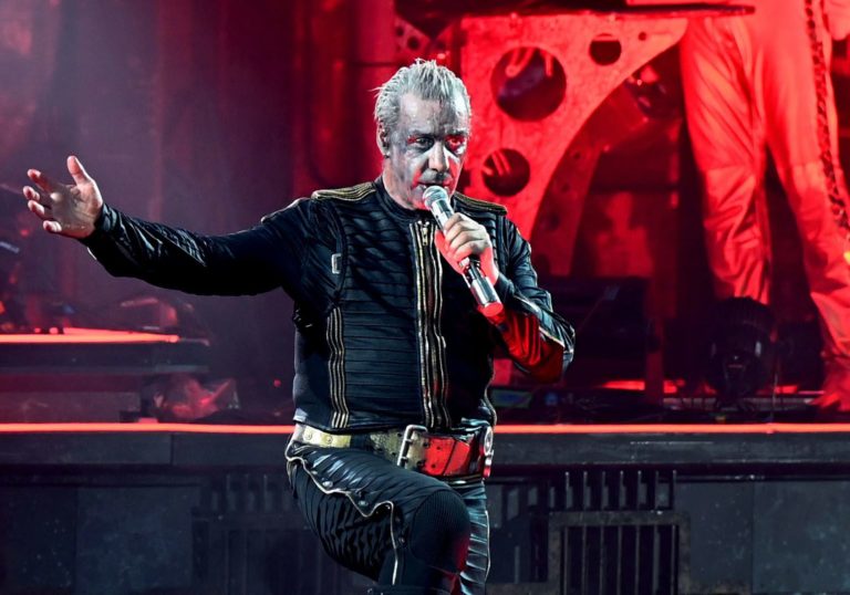 Spevák skupiny Rammstein bol zbavený obvinení zo sexuálneho zneužívania