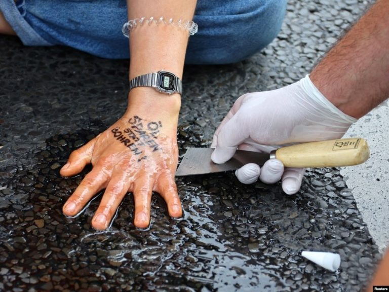 Benzín na prídel, rušenie diaľnic či zákaz grilovania. Nemecký ekonóm radí aktivistom, za čo bojovať