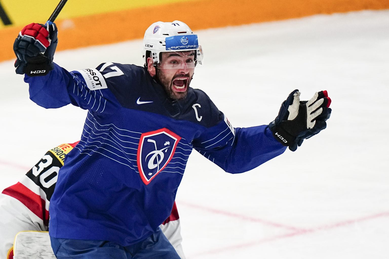 Sacha Treille sa teší z gólu v zápase A-skupiny Francúzsko - Rakúsko. Foto: TASR/AP