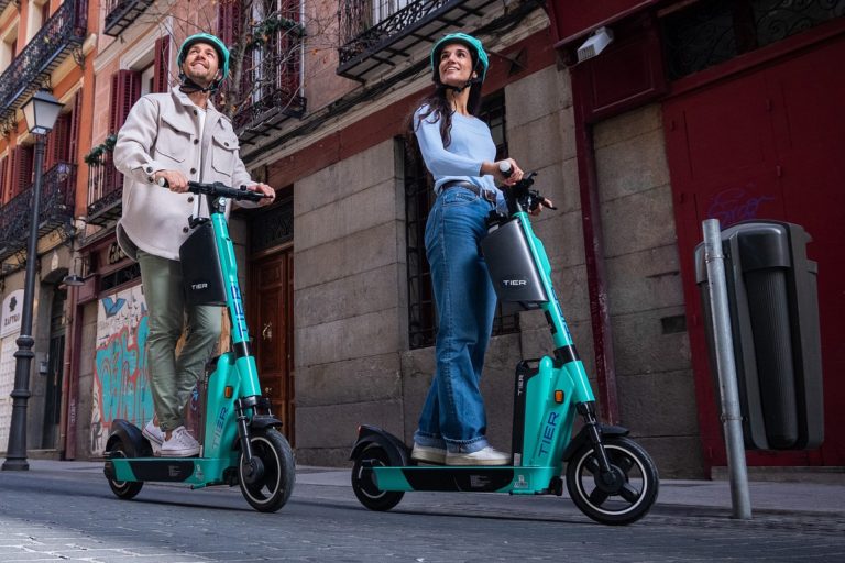 Majitelia elektrických kolobežiek budú musieť mať uzatvorené povinné zmluvné poistenie, upozorňuje Uniqua