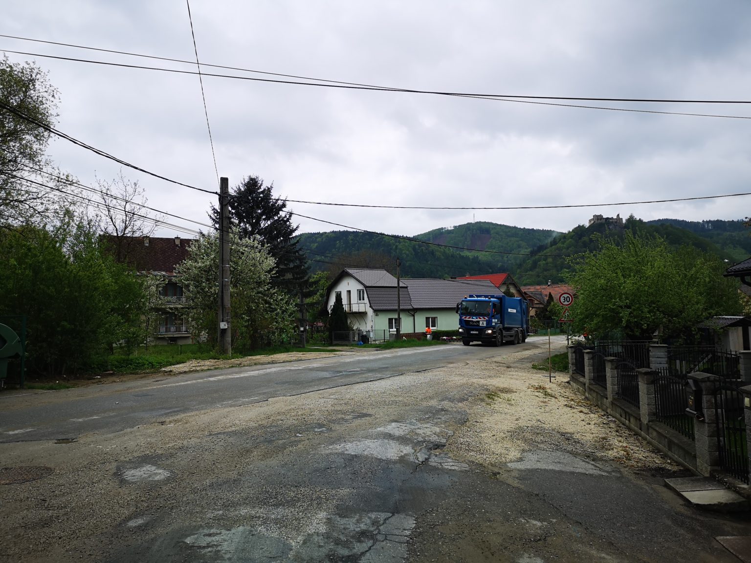 Strašná tragédia otriasla časťou Považskej Bystrice, Považskou Teplou. Foto: Marián Michalko