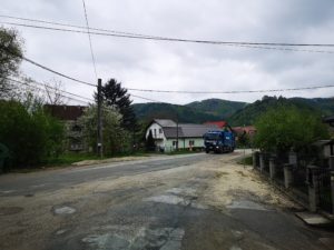 Susedia sú otrasení: Po Beáte, ktorú zabilo smetiarske auto, zostali tri malé deti!