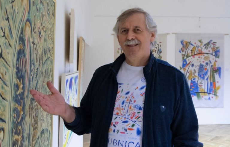 Autorská výstava Jozefa Vydrnáka je naplnená symbolmi