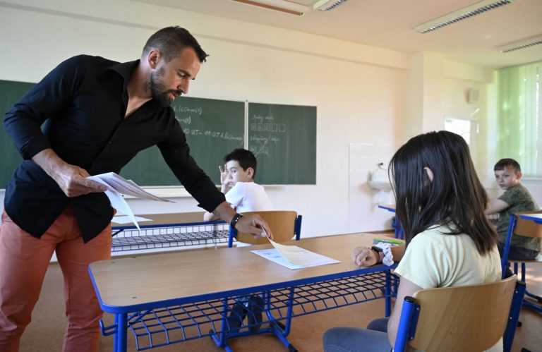 Platy v školstve stúpnu. Pribudnú aj odmeny za výkon a platové stupnice