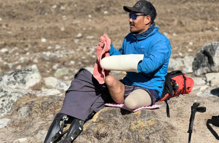 Na Everest prvýkrát vystúpil človek s nohami amputovanými nad kolenami